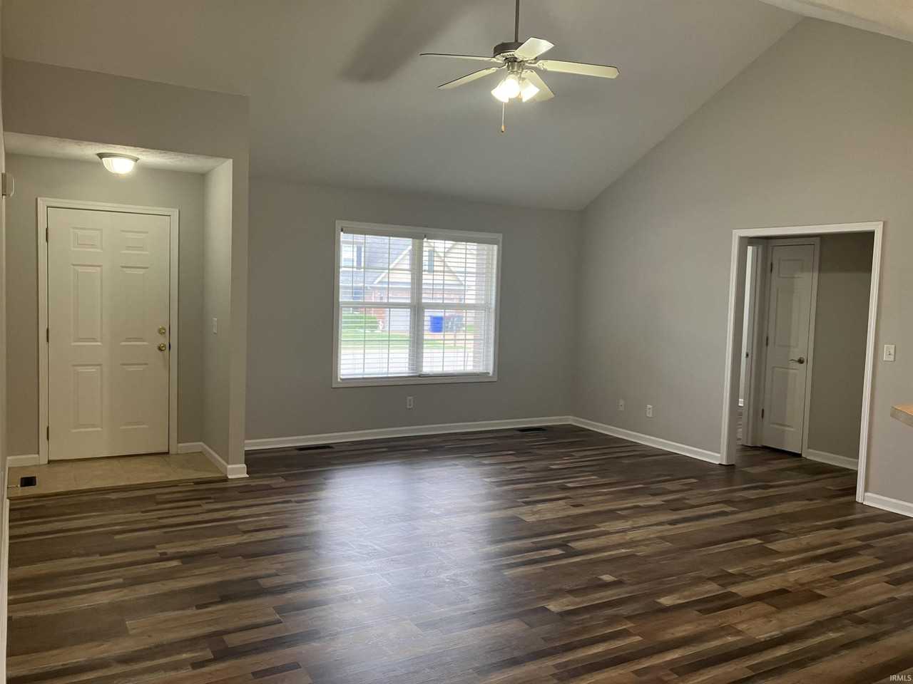 10655 Tecumseh Dr - Photo 3 of 23