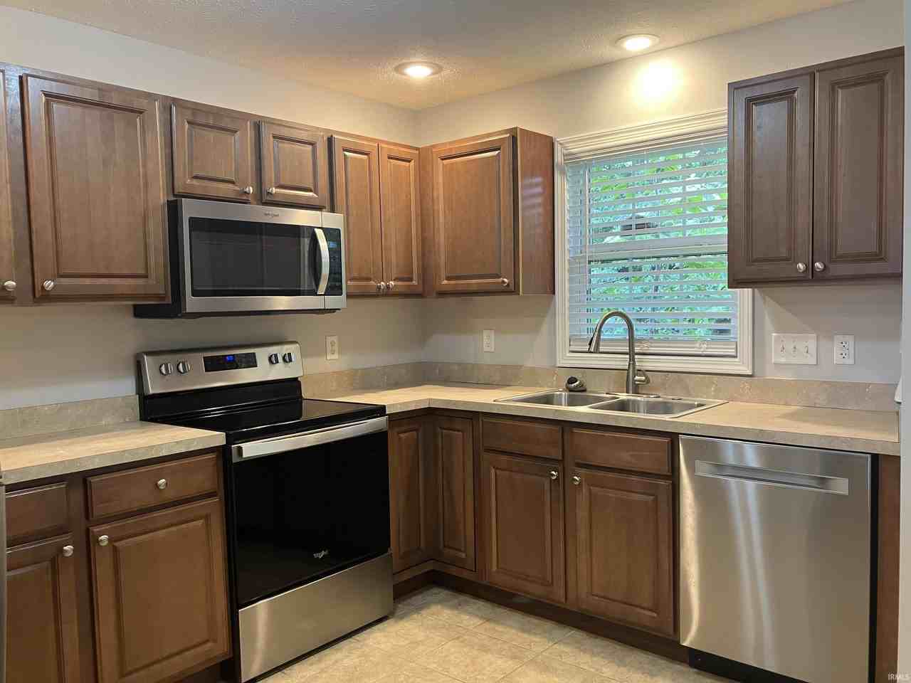 10655 Tecumseh Dr - Photo 5 of 23