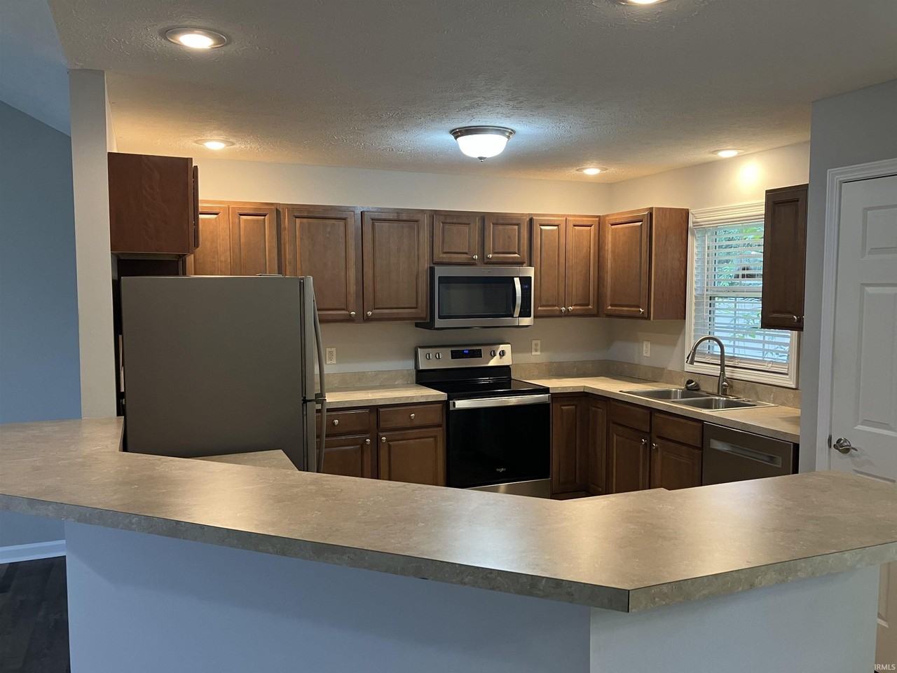 10655 Tecumseh Dr - Photo 6 of 23