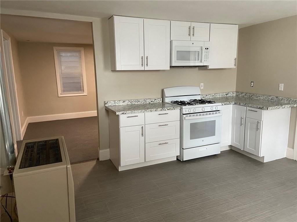 217 State St #1R - Photo 4 of 9