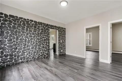 132 Railroad St - Photo 4 of 18