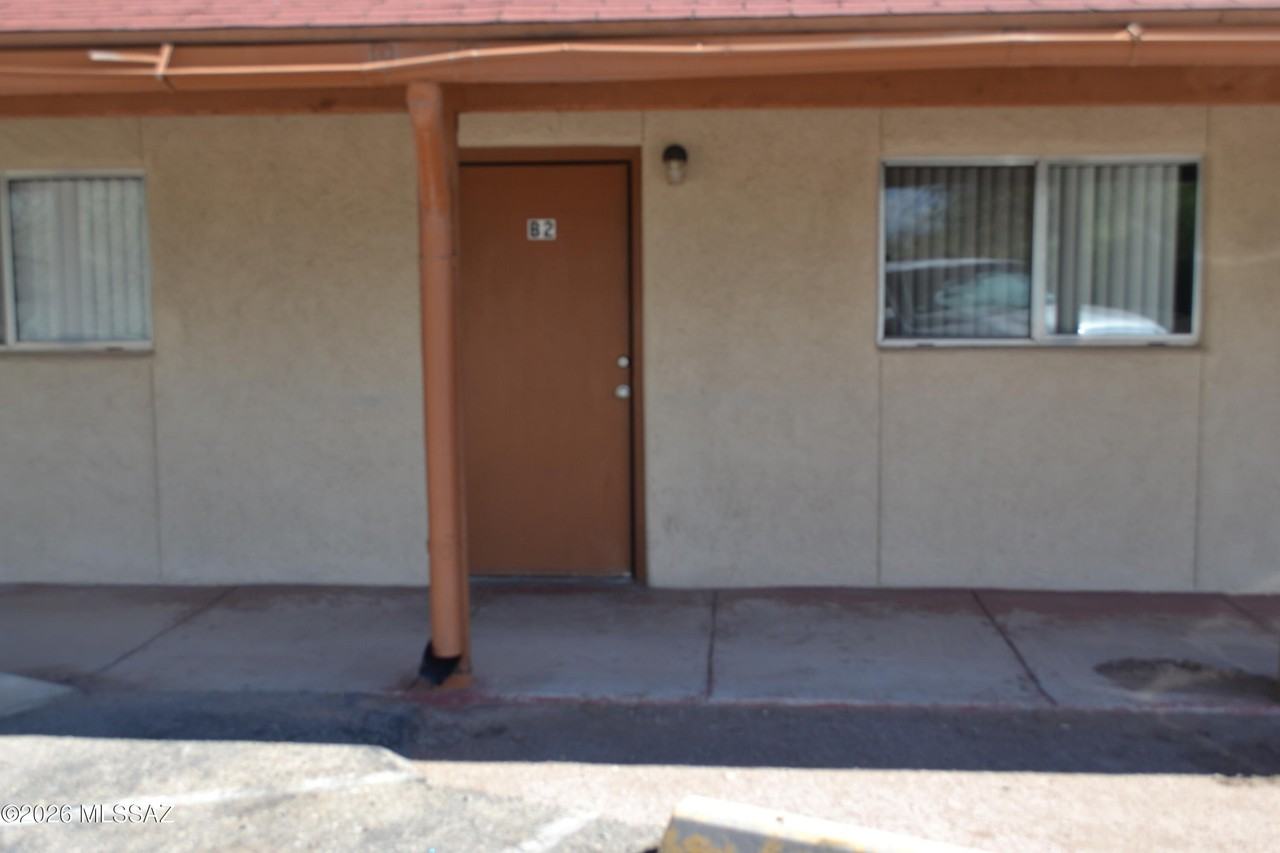 137 W Macarthur St #B2 - Photo 2 of 15
