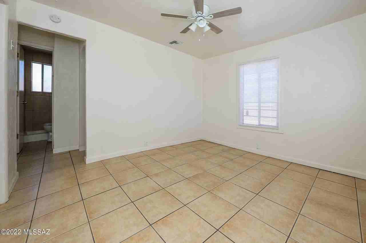 2631 N Fontana Ave #1 - Photo 3 of 11