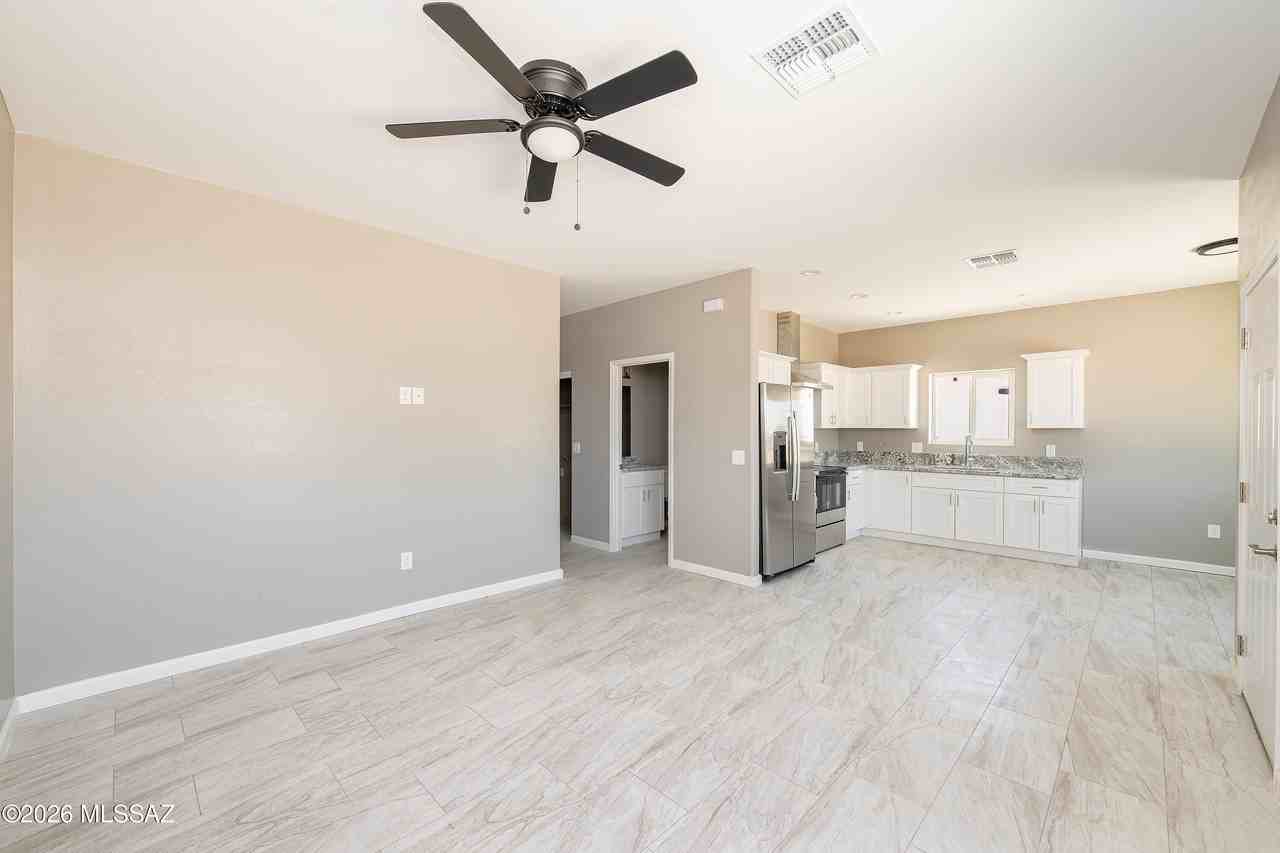 2447 S Campbell Ave #1 - Photo 3 of 24