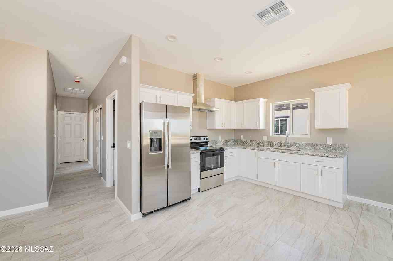 2447 S Campbell Ave #1 - Photo 4 of 24