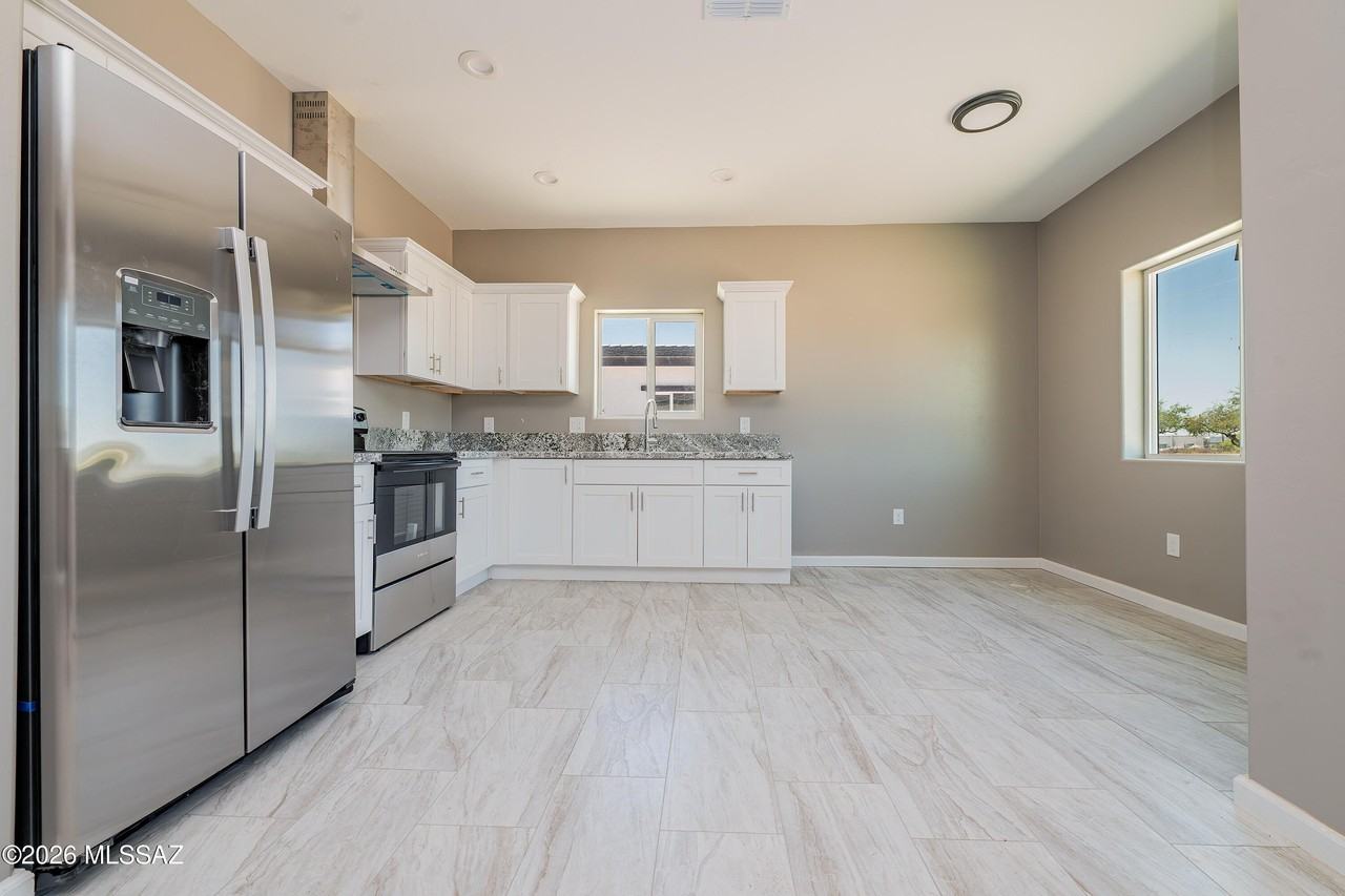 2447 S Campbell Ave #1 - Photo 5 of 24