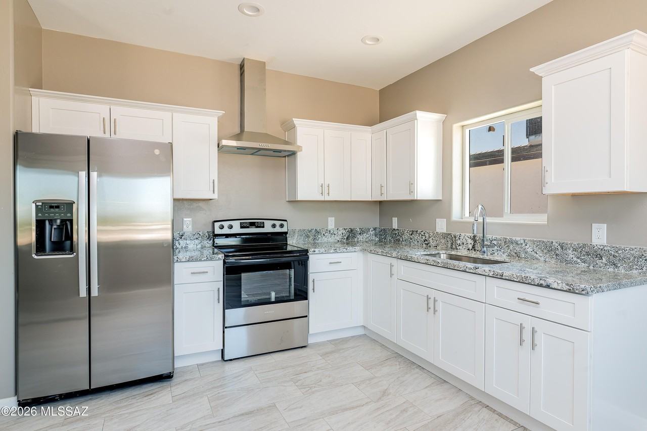2527 S Campbell Ave #2