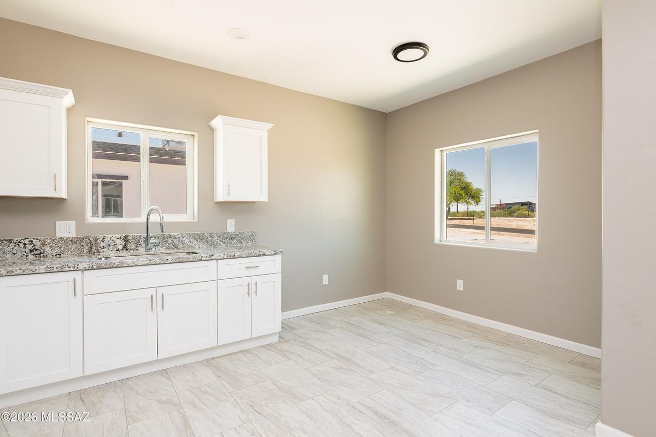 2567 S Campbell Ave #1 - Photo 7 of 23