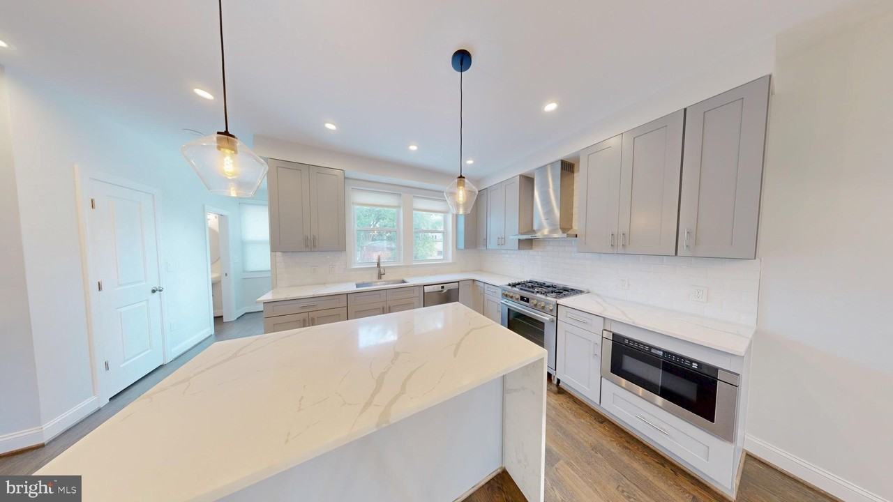 4023 New Hampshire Ave Nw - Photo 4 of 28