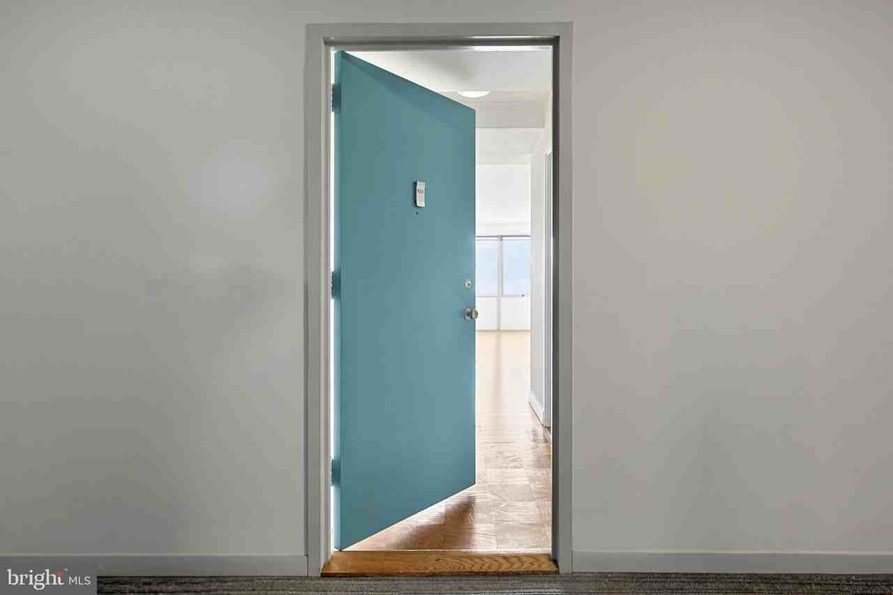 1301 Delaware Ave Sw #812 - Photo 4 of 50