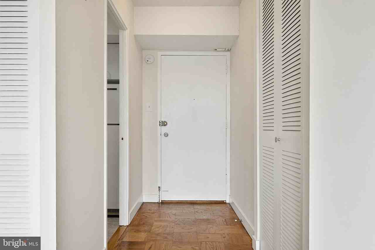 1301 Delaware Ave Sw #812 - Photo 5 of 50