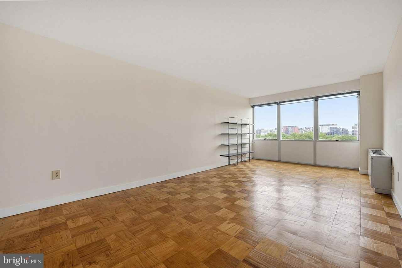 1301 Delaware Ave Sw #812 - Photo 7 of 50