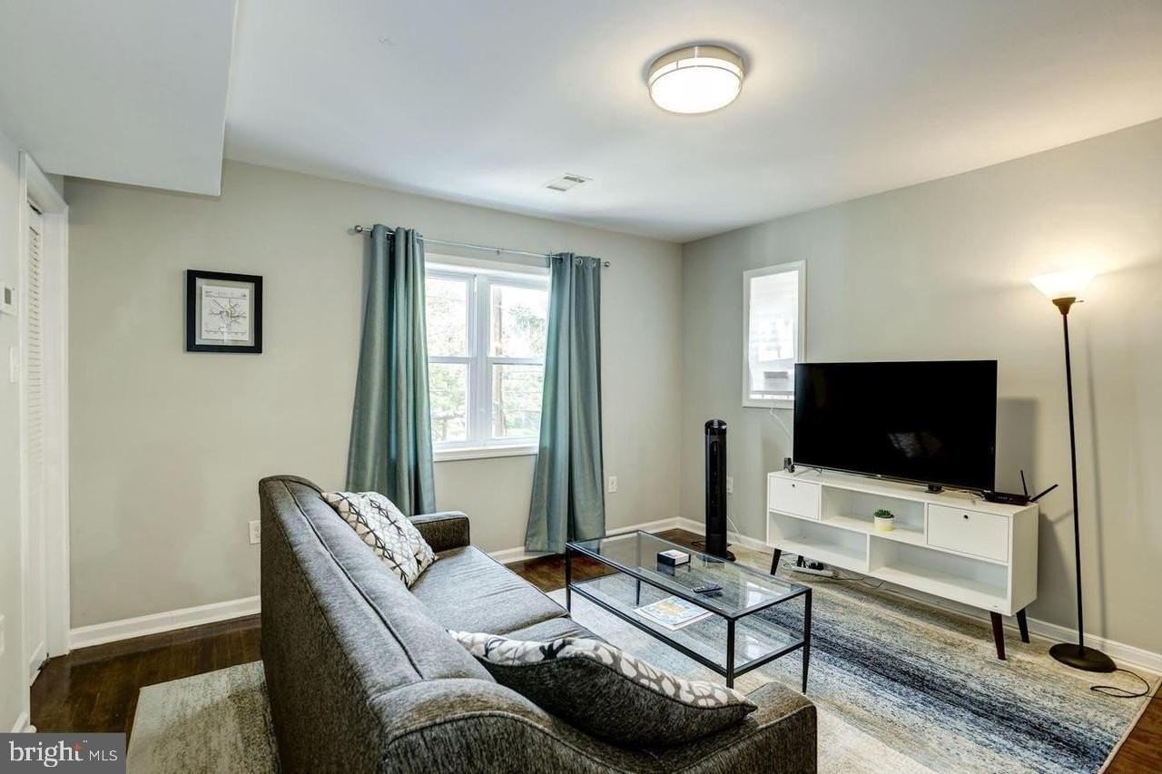 515 Oakwood St Se #2 - Photo 3 of 7