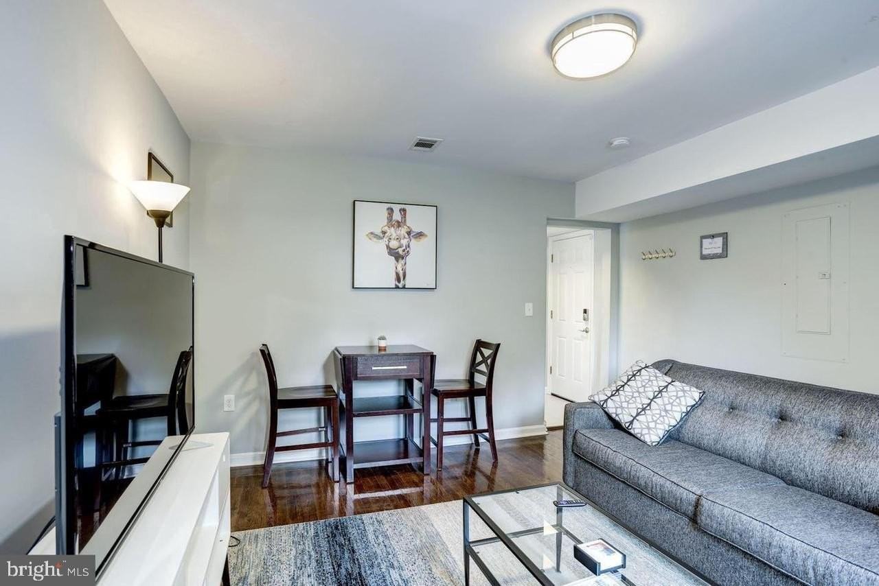515 Oakwood St Se #2 - Photo 4 of 7