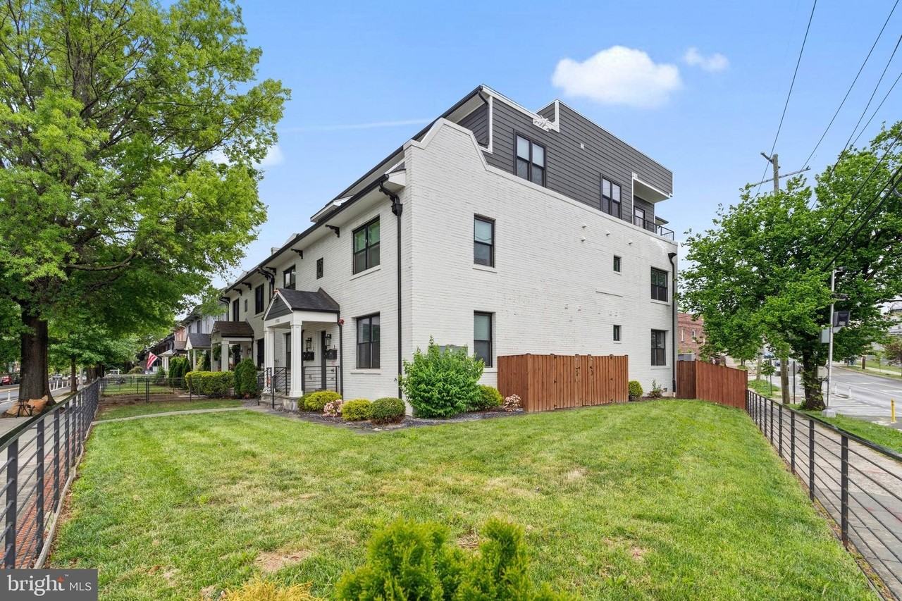 1722 W Virginia Ave Ne #2 - Photo 3 of 28