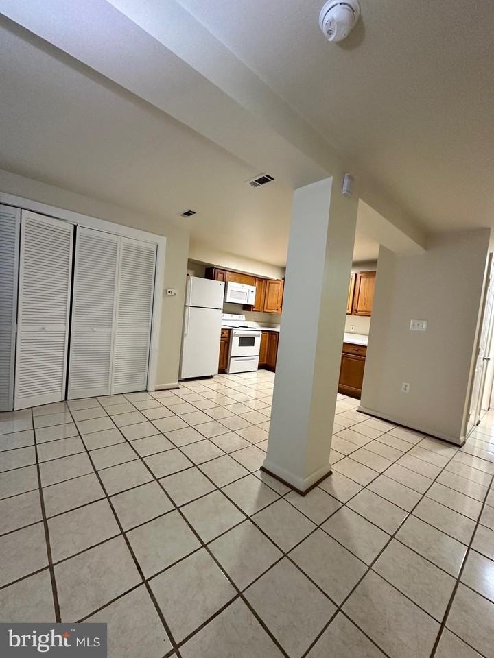 204 16th St Se #B - Photo 5 of 13