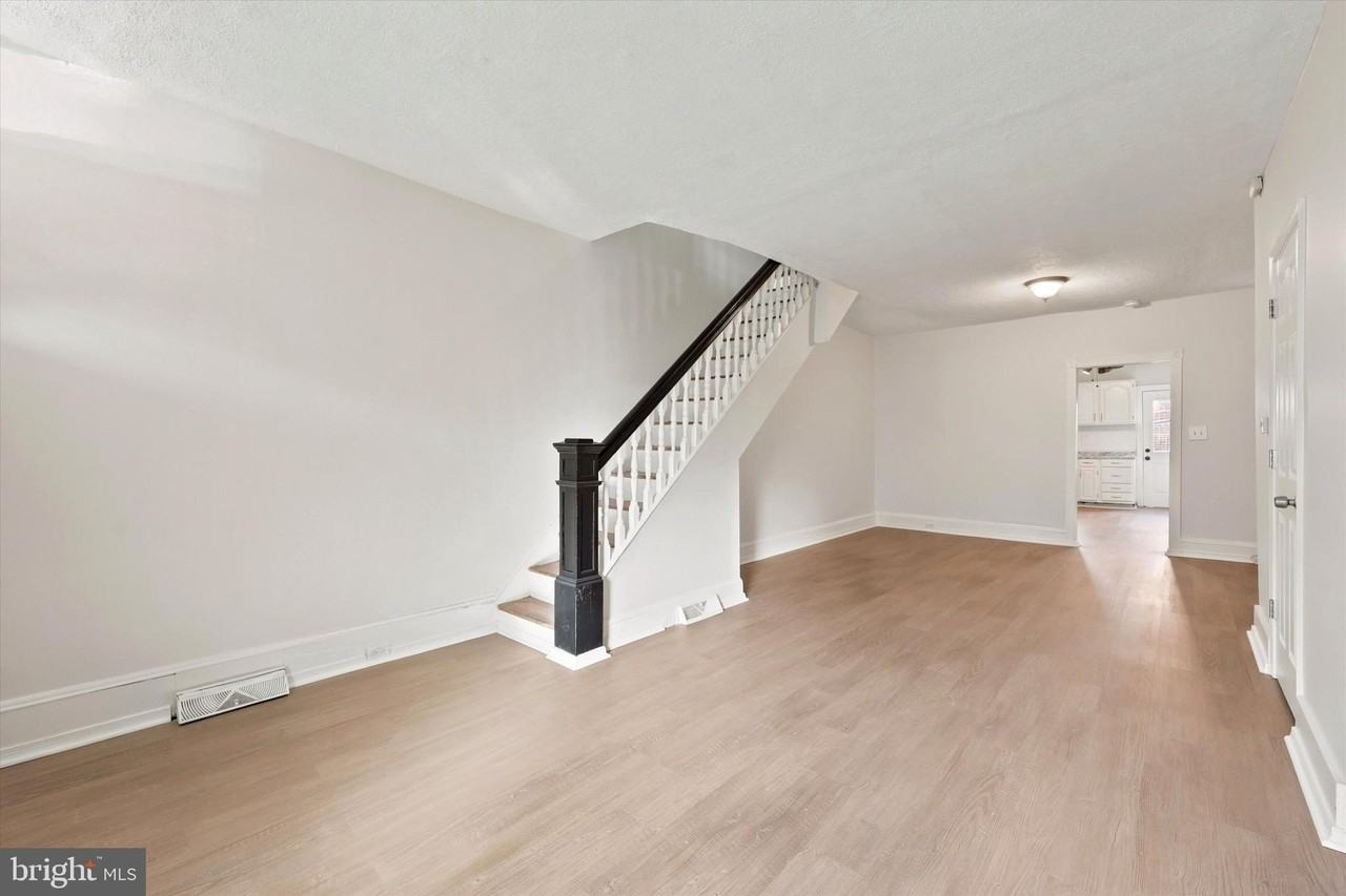 529 N Clayton St - Photo 4 of 15