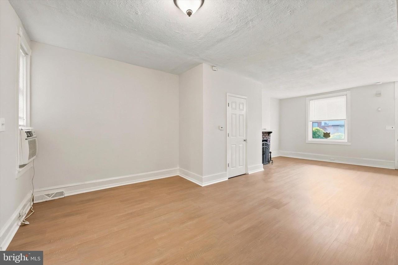 529 N Clayton St - Photo 5 of 15