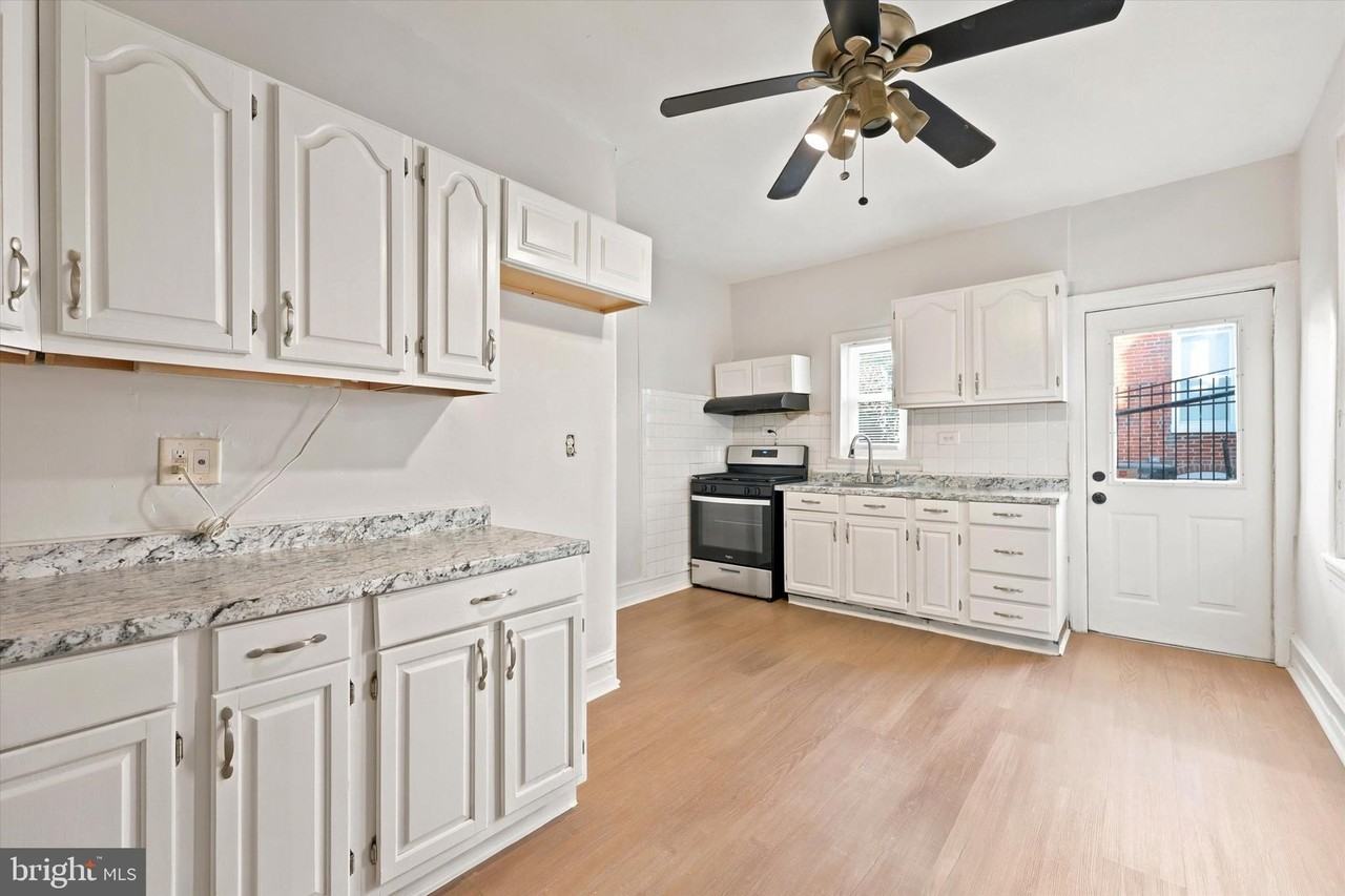 529 N Clayton St - Photo 6 of 15