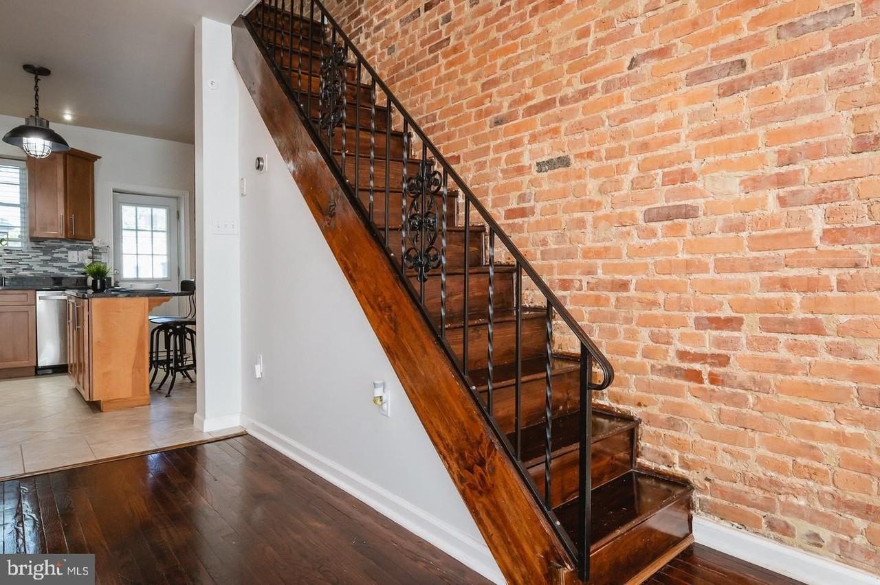 618 S Newkirk St - Photo 5 of 27