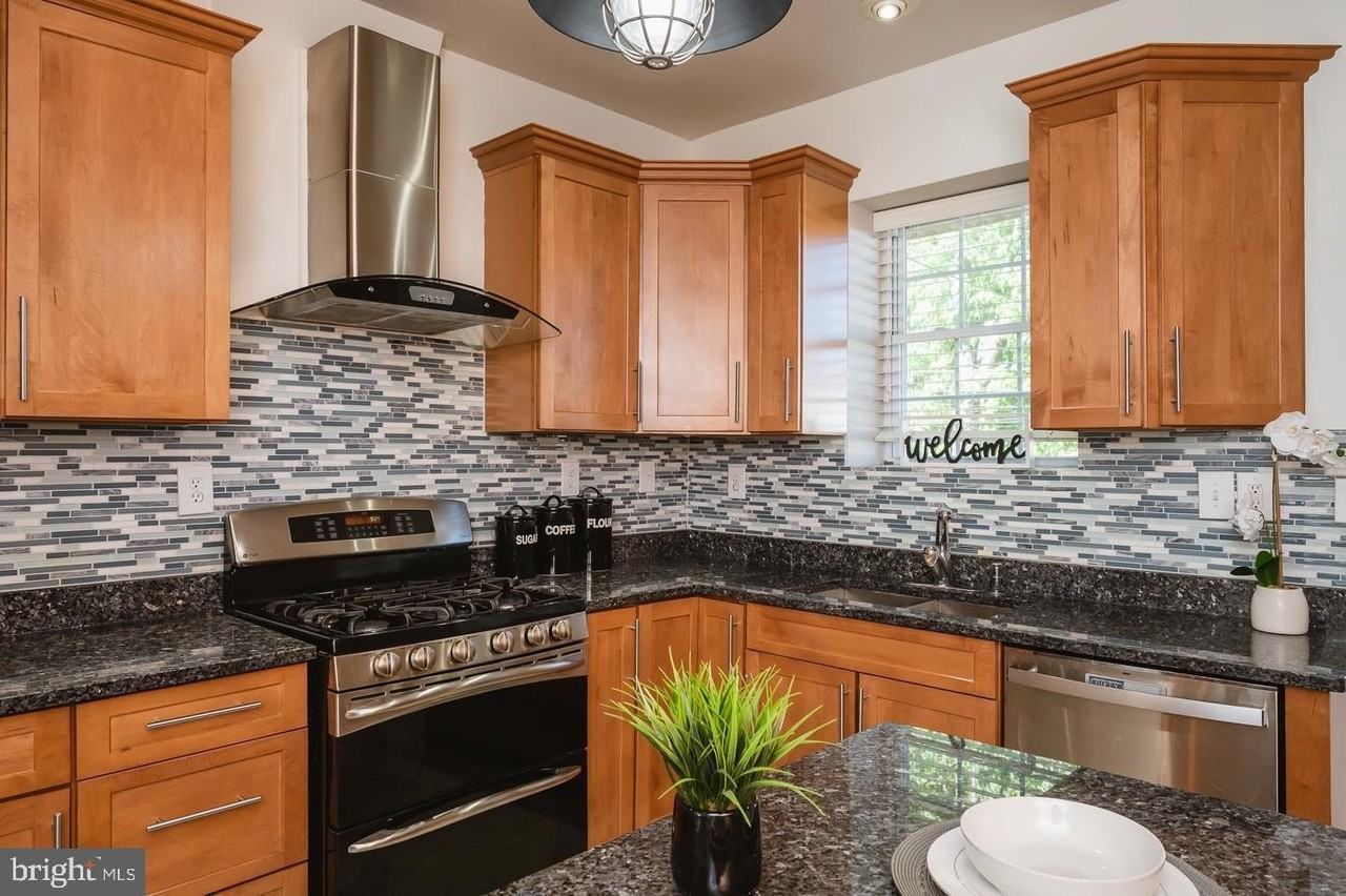 618 S Newkirk St - Photo 6 of 27