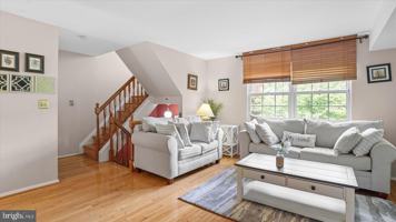 featured image of 6 Drawbridge Ct