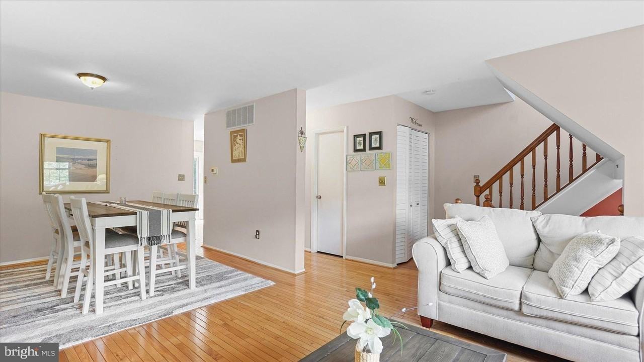 6 Drawbridge Ct - Photo 5 of 46
