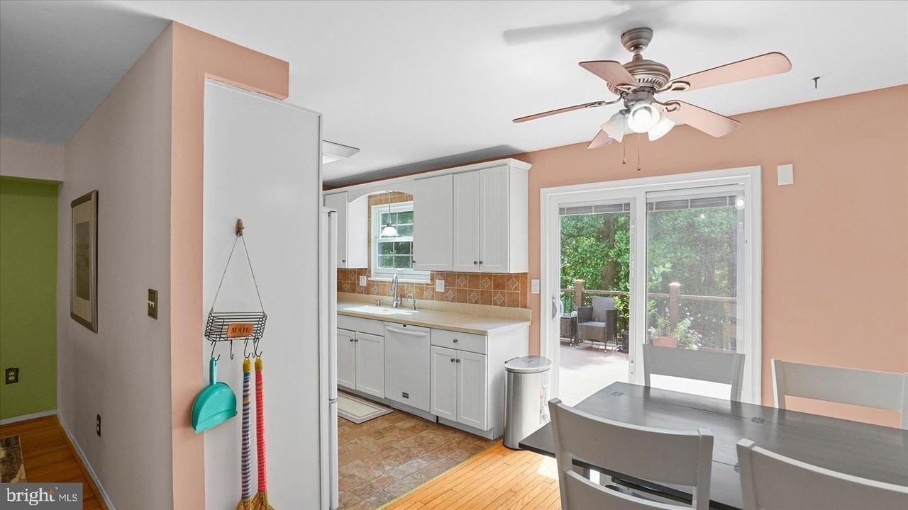 6 Drawbridge Ct - Photo 7 of 38