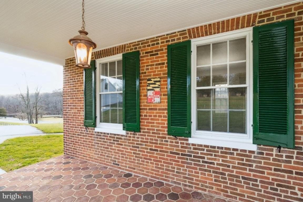 15615 Falls Rd - Photo 3 of 48