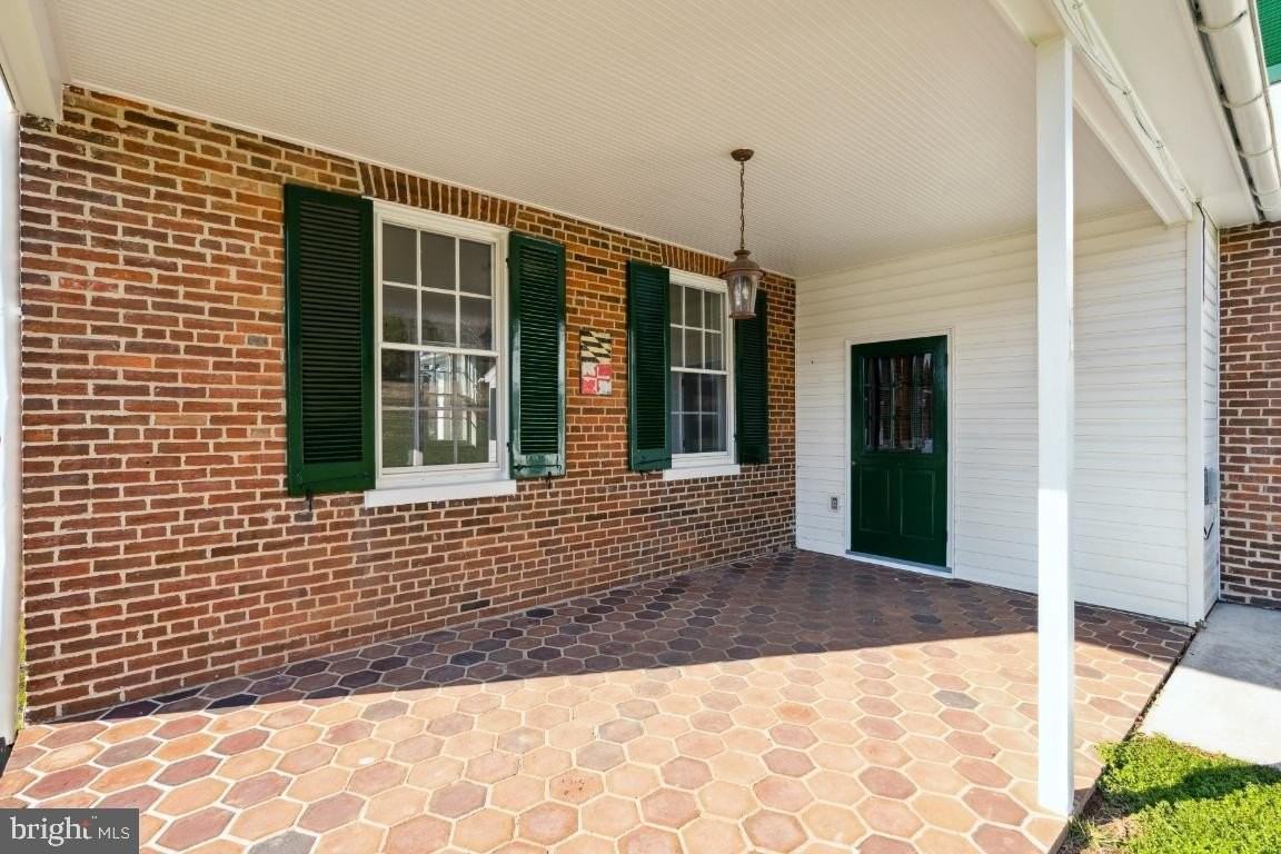 15615 Falls Rd - Photo 4 of 48