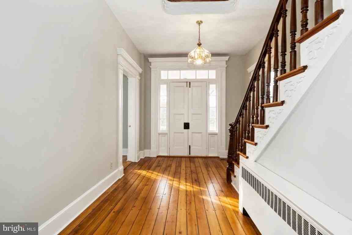 15615 Falls Rd - Photo 5 of 48