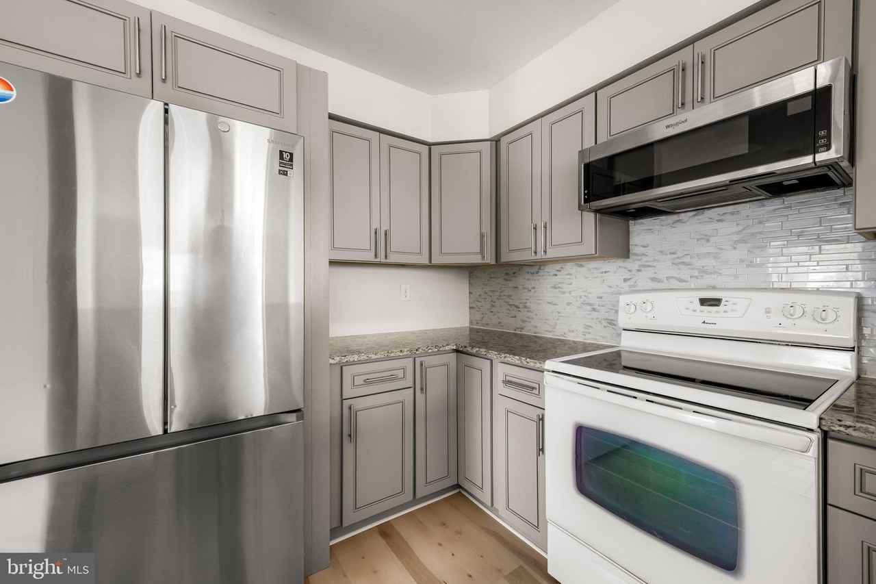 7648 Stony Creek Ln - Photo 4 of 27