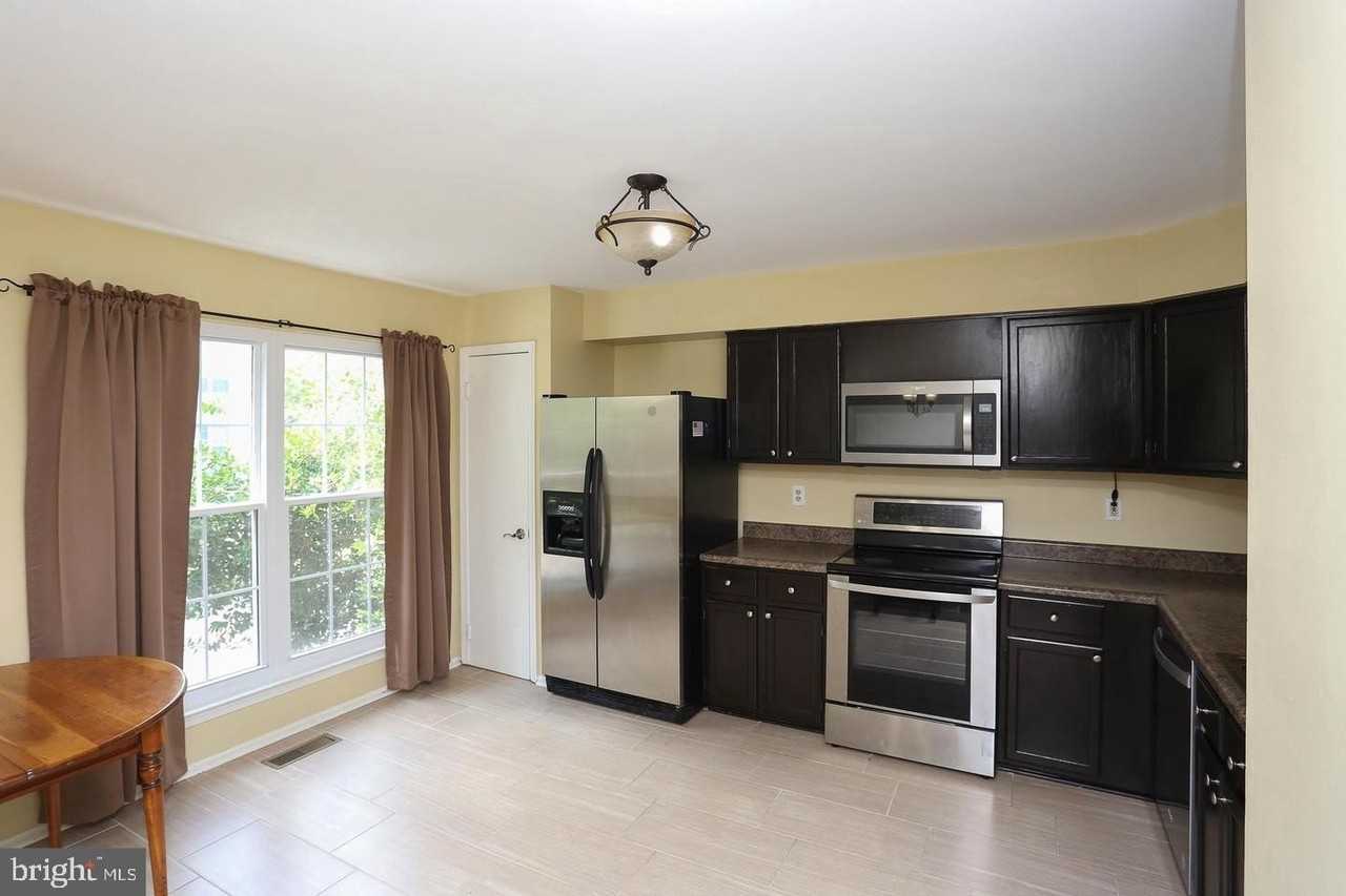4710 Leyden Way - Photo 4 of 20