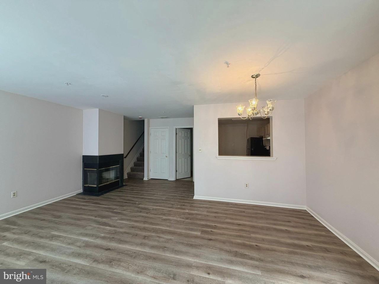 8906 Mallard Ct - Photo 2 of 13