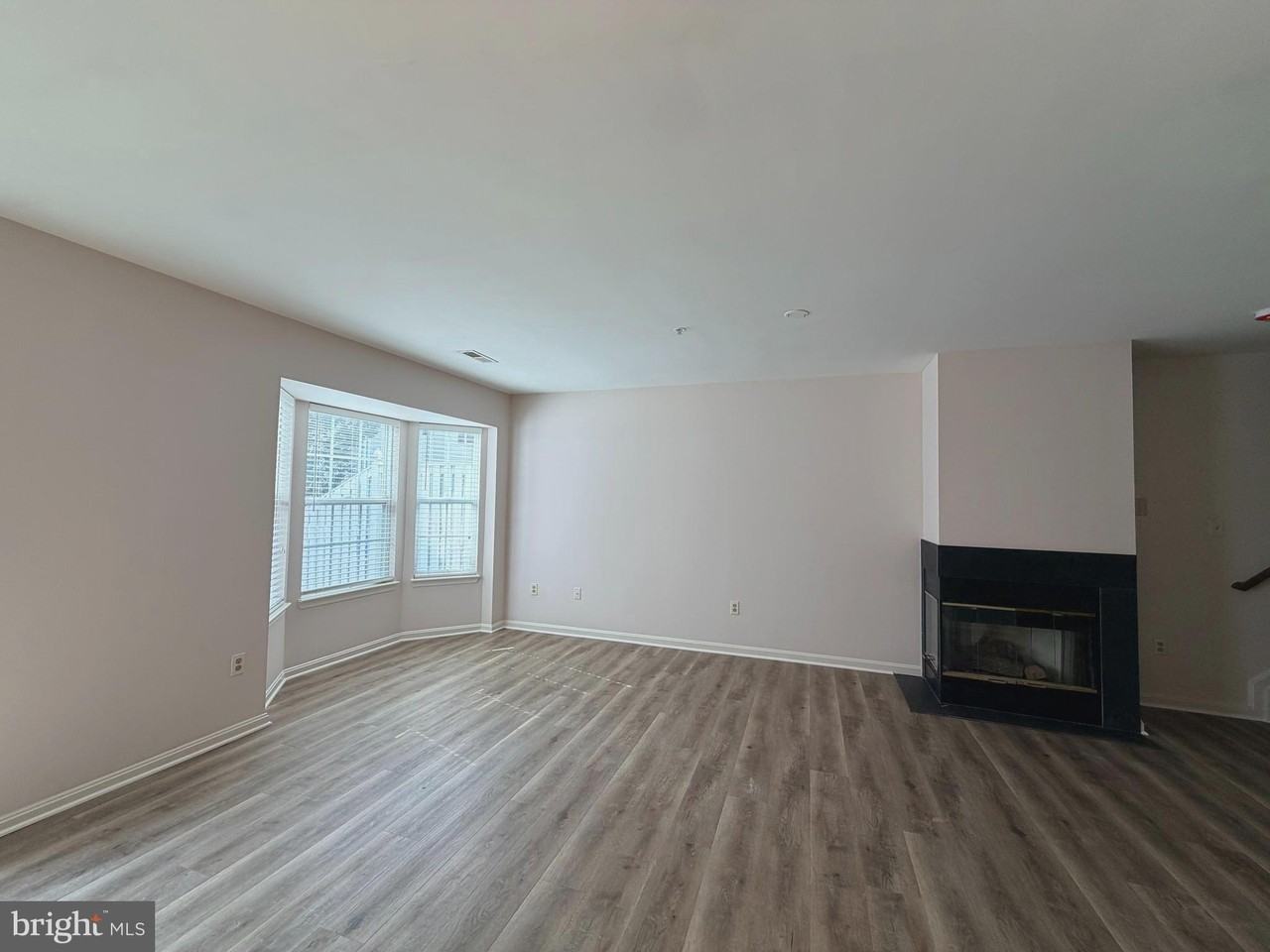 8906 Mallard Ct - Photo 3 of 13