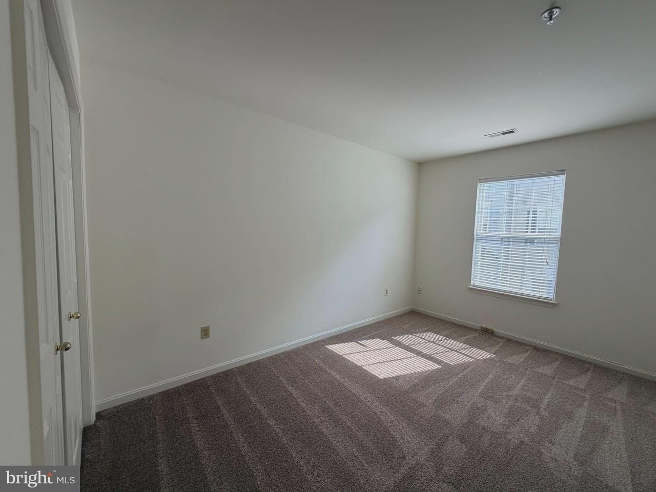 8906 Mallard Ct - Photo 7 of 13