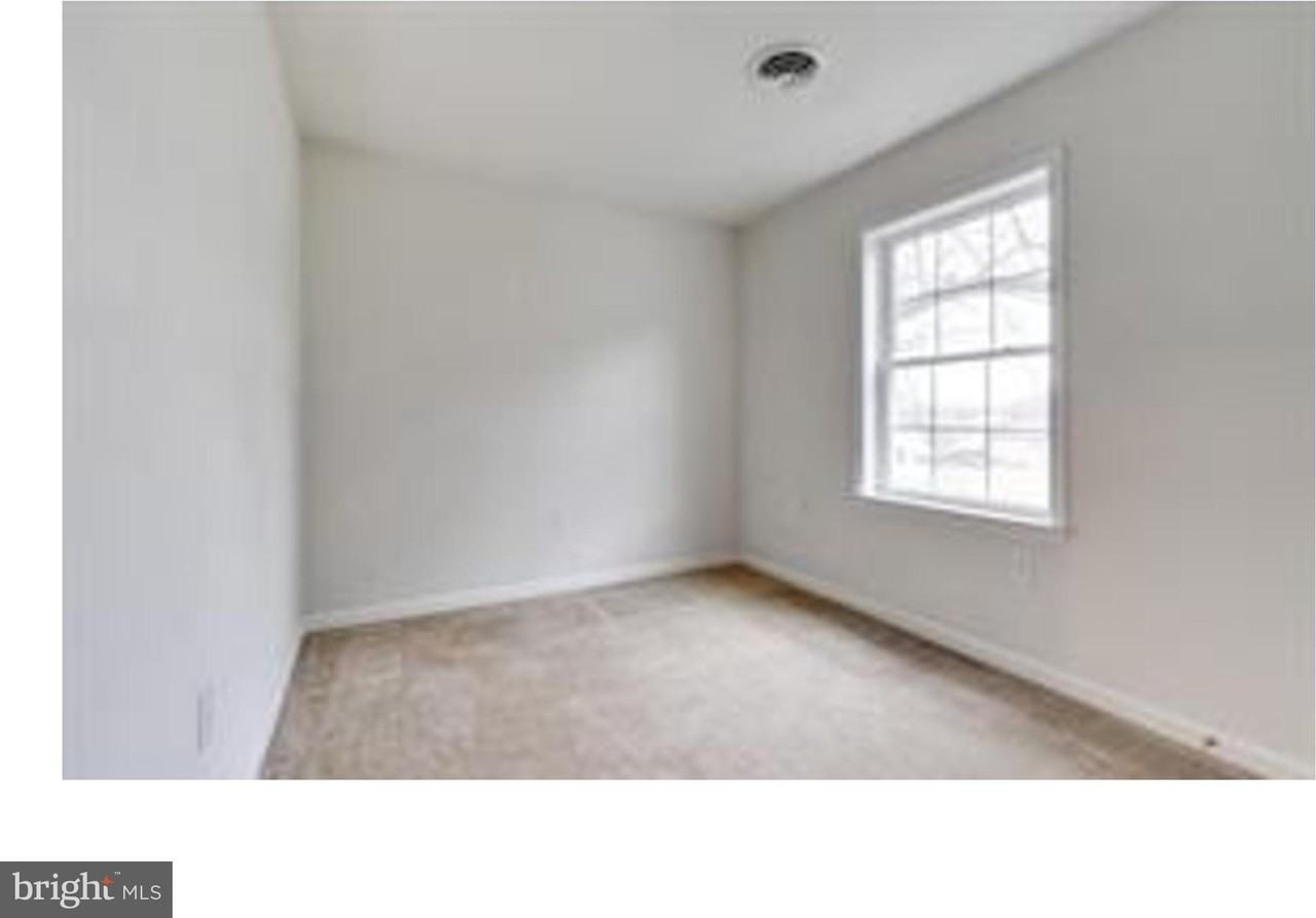 8890 Fairlee Rd - Photo 2 of 6