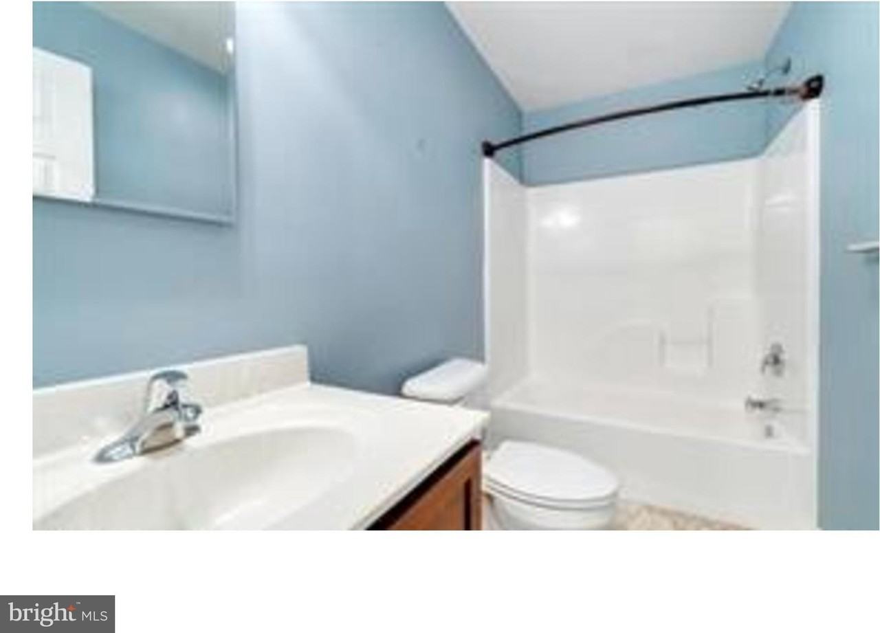 8890 Fairlee Rd - Photo 3 of 6