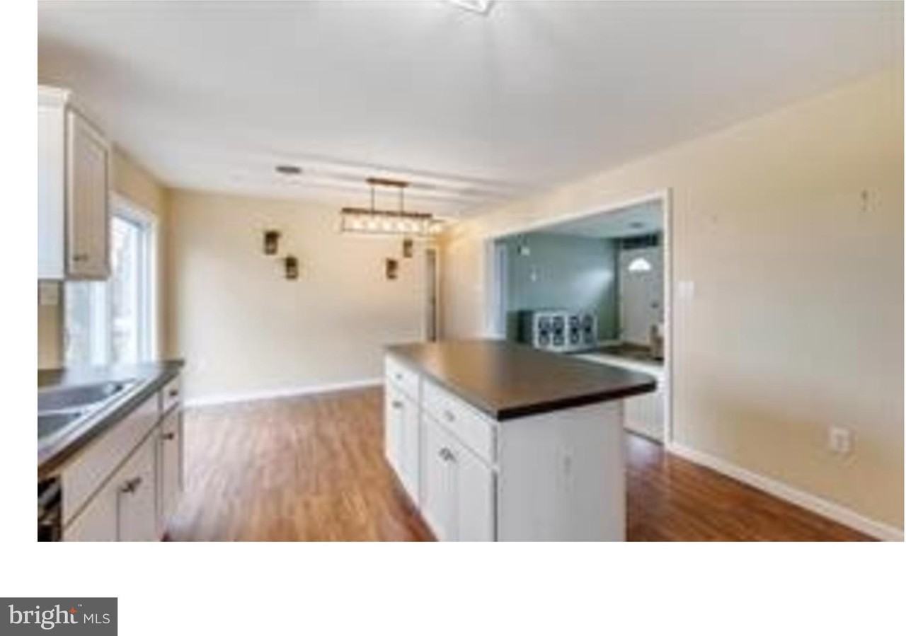 8890 Fairlee Rd - Photo 4 of 6