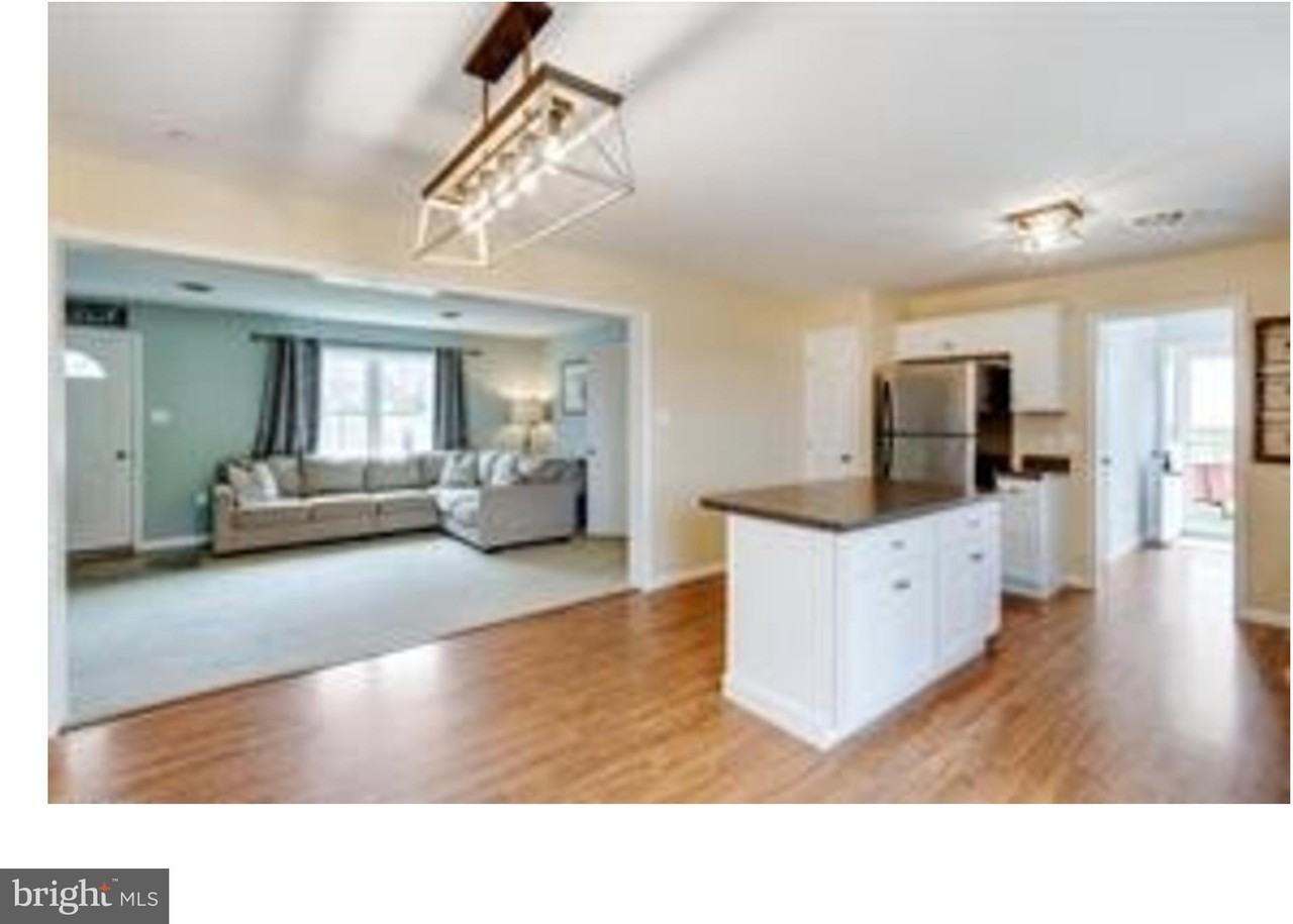 8890 Fairlee Rd - Photo 5 of 6