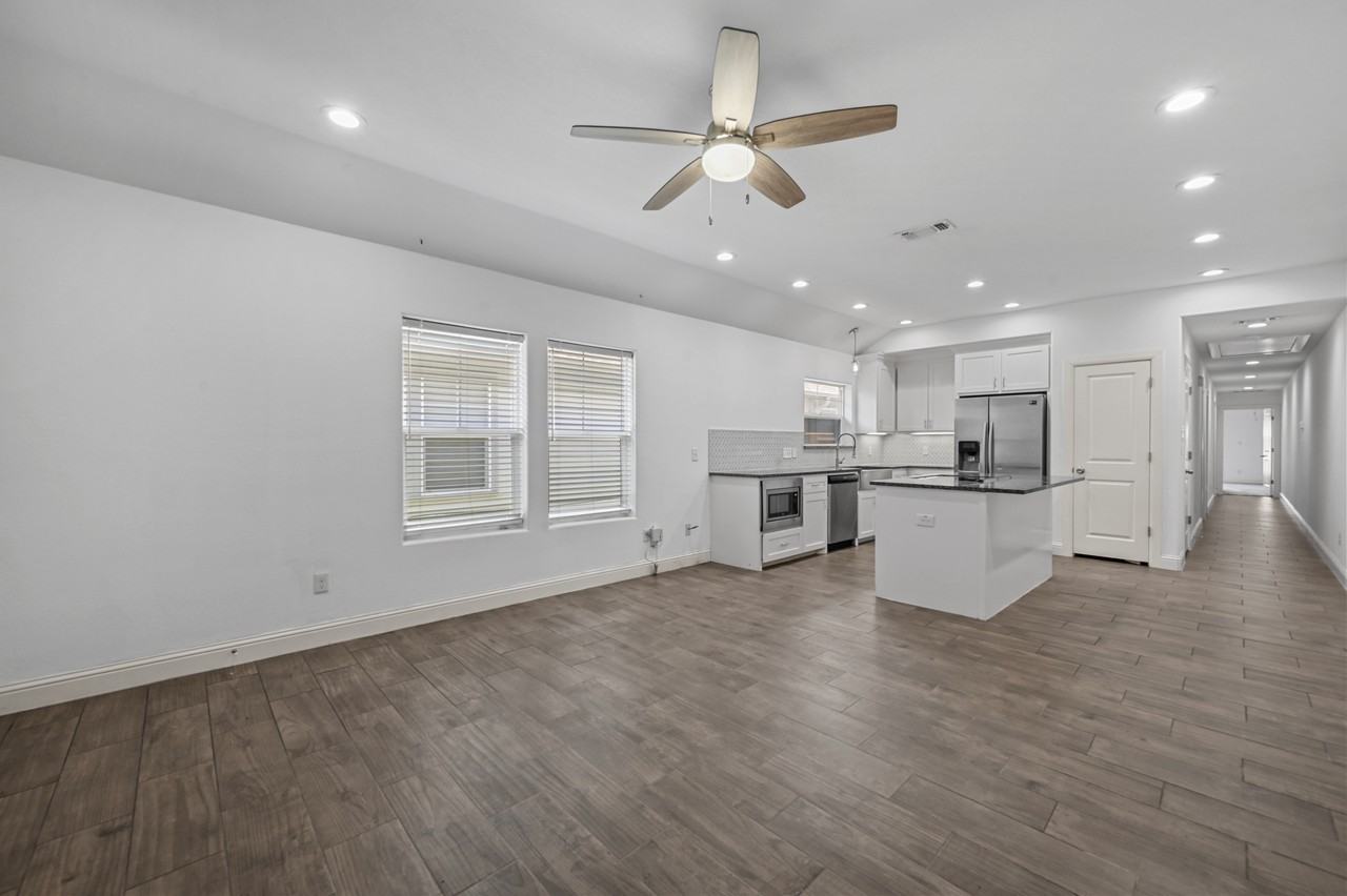 607 E Carter St #607 - Photo 4 of 20