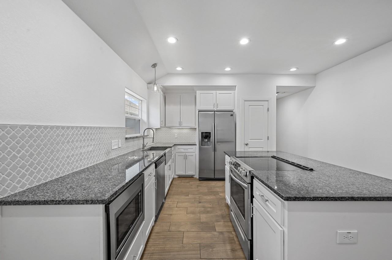 607 E Carter St #607 - Photo 6 of 20
