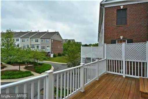 715 Pleasant Dr - Photo 2 of 16