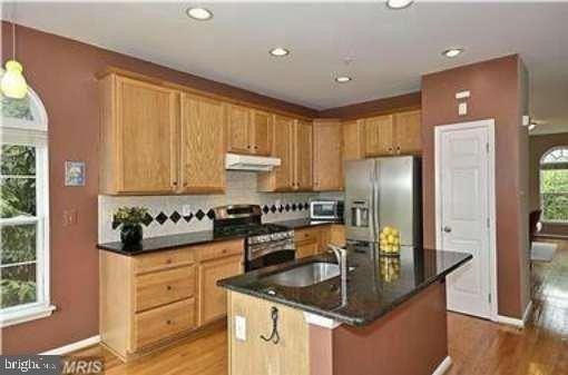 715 Pleasant Dr - Photo 5 of 16