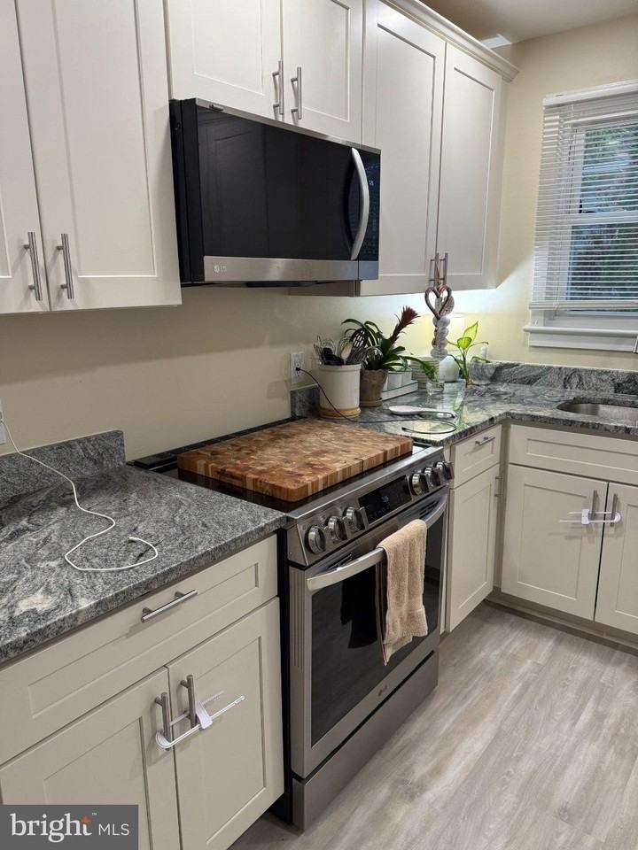 4325 Maple Ave - Photo 3 of 14