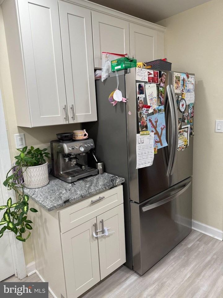 4325 Maple Ave - Photo 4 of 14