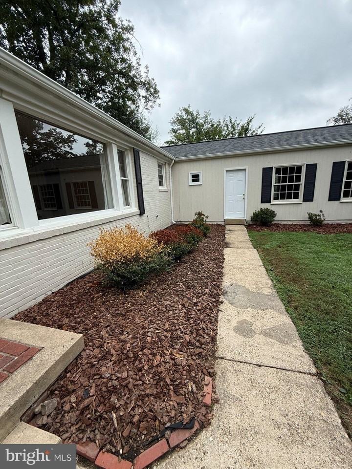 4325 Maple Ave - Photo 5 of 14