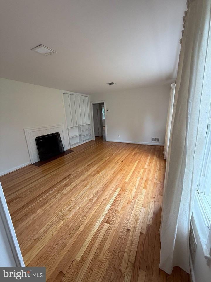 4325 Maple Ave - Photo 7 of 14