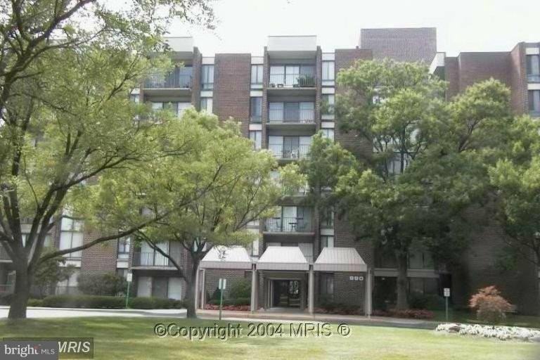 9900 Georgia Ave #415