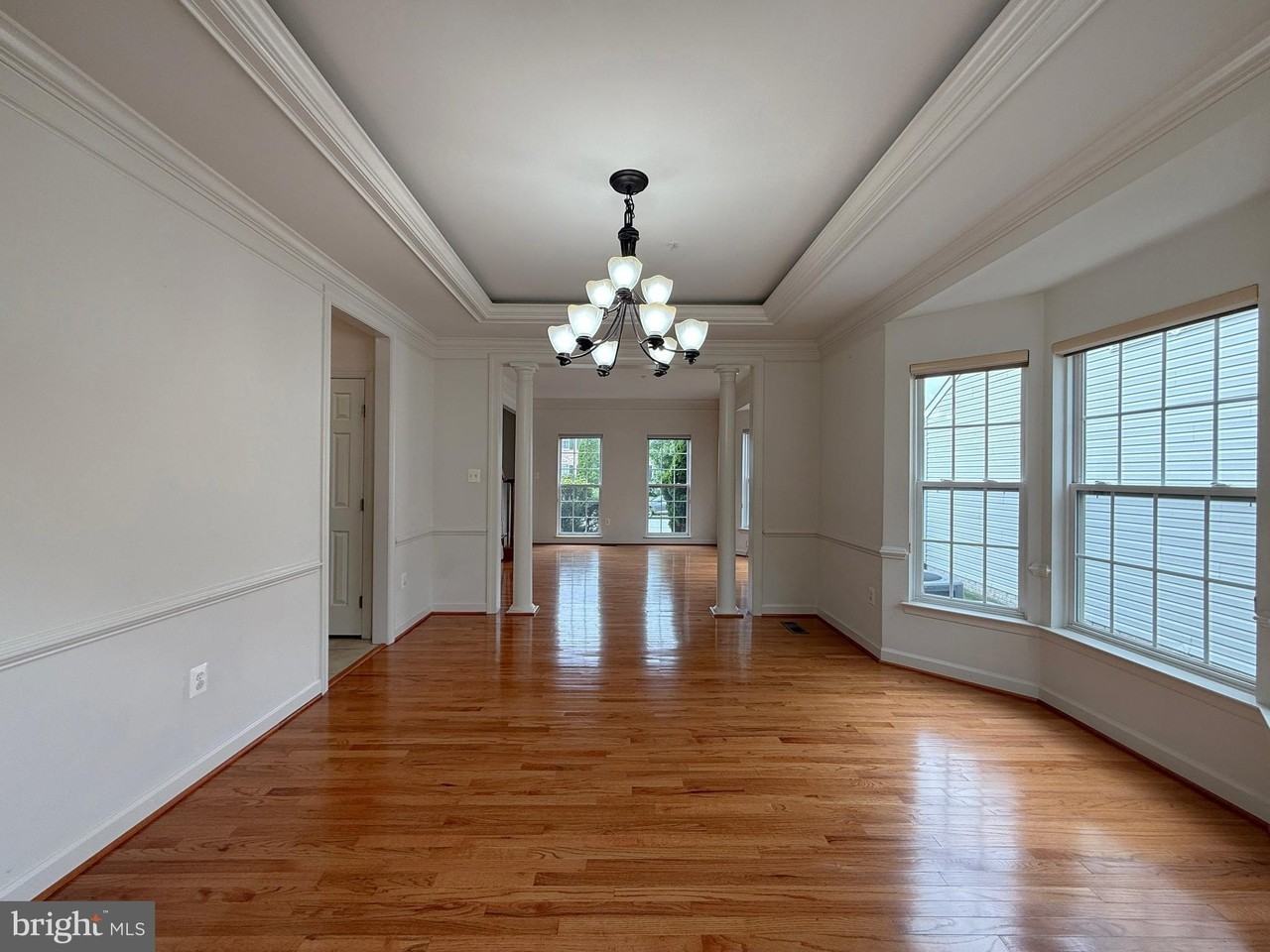 4415 Medallion Dr - Photo 5 of 50